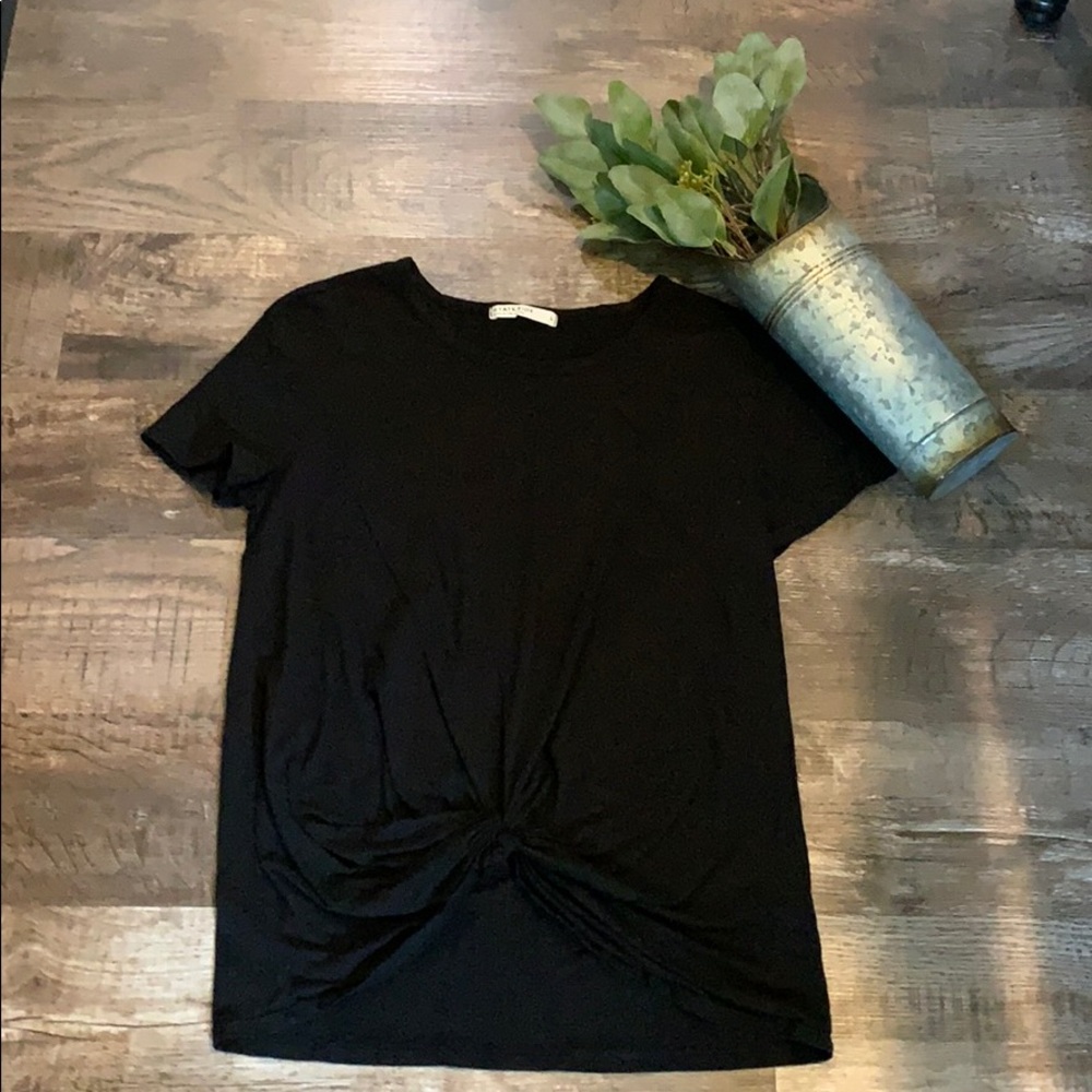 Black short sleeve t-shirt